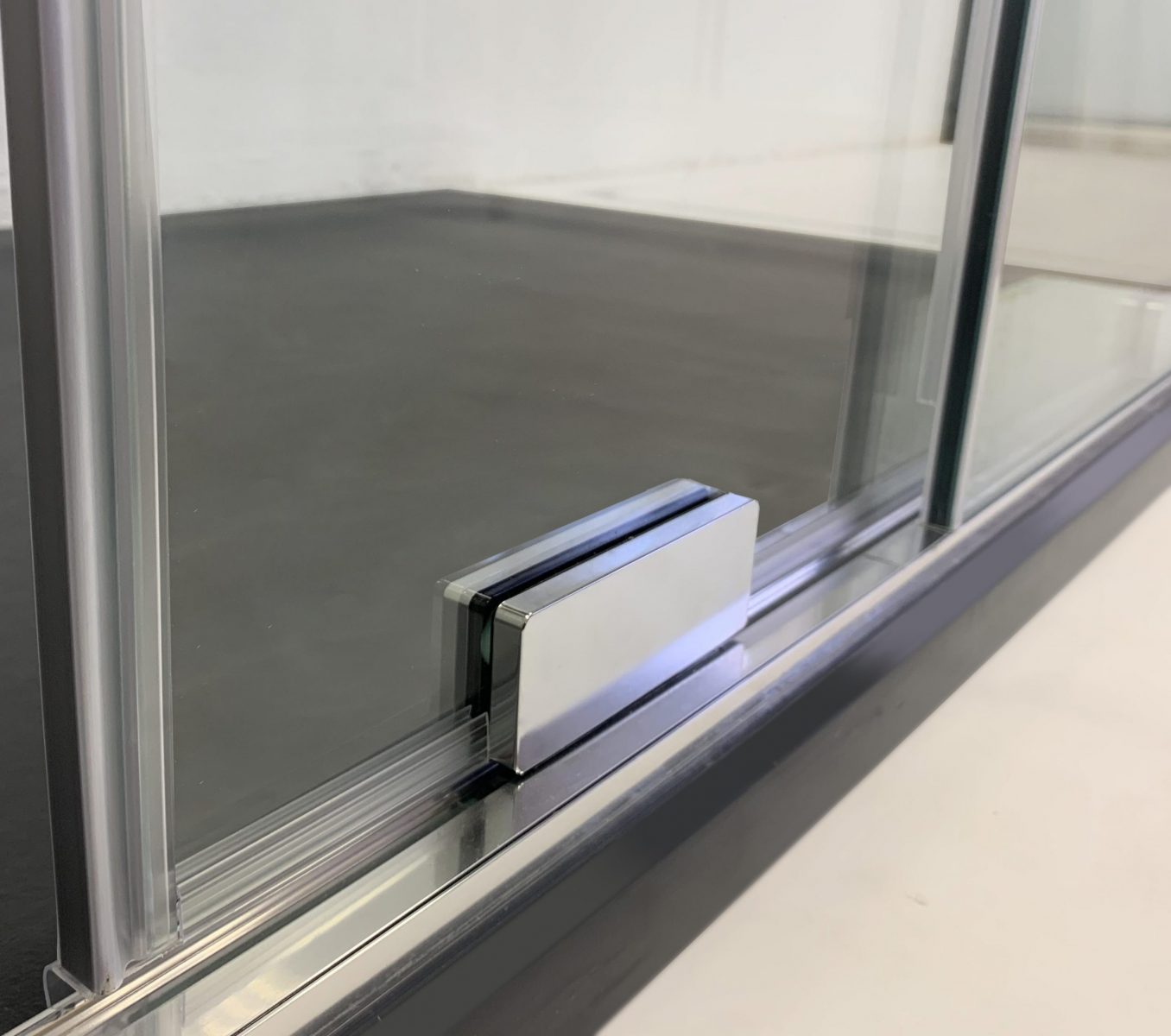 KENNA FREE SHOWER SCREEN 1 FIXED + 1 SLIDING DOOR - Image 4