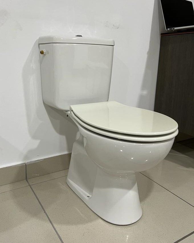 ECCO FLOOR OUTLET TOILET + TOP-FEEDING CISTERN + LID - Image 2