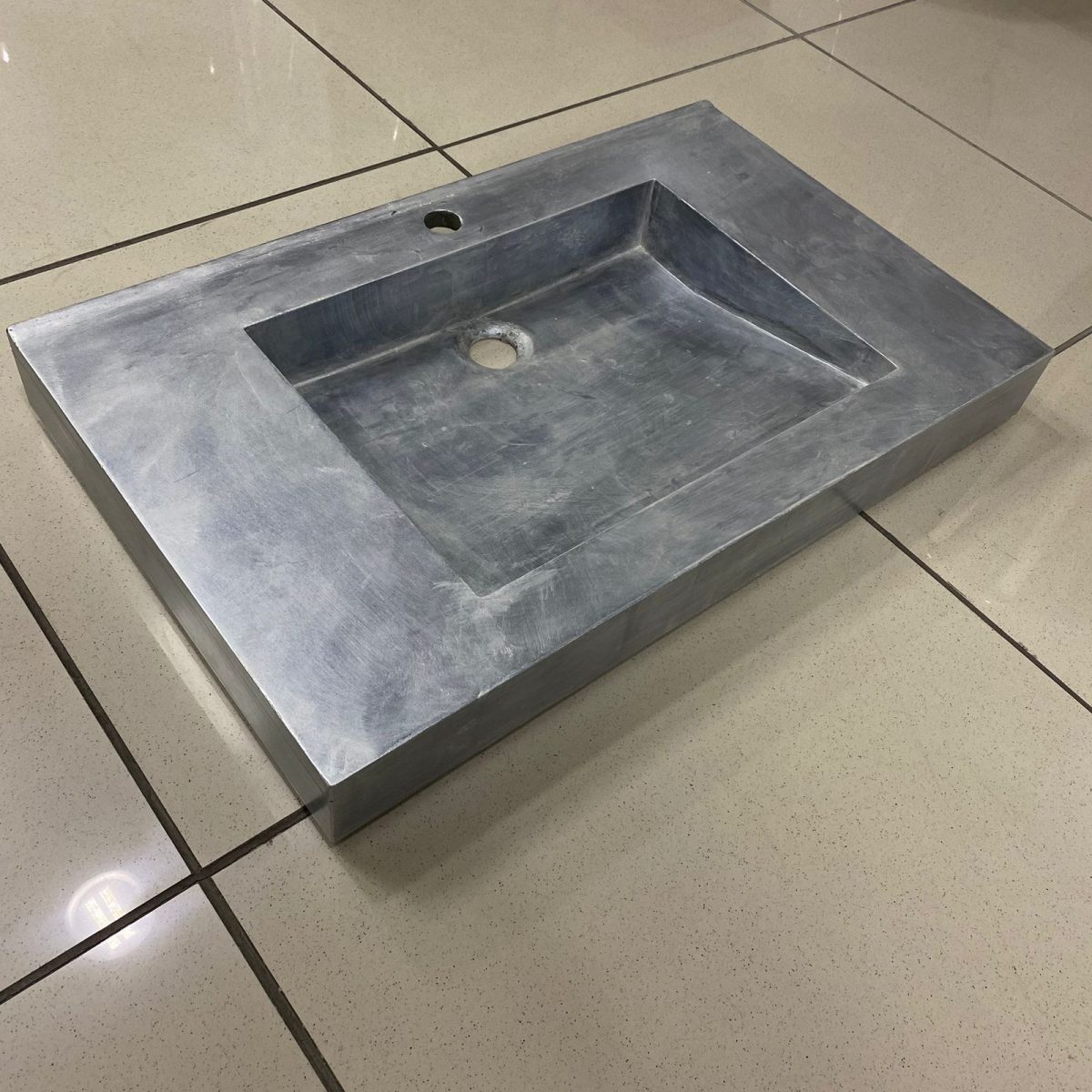 COUNTERTOP 75×46 CM INTEGRATED WASHBASIN WITH BRACKETS, SILVER GRAY MICRO-CEMENT - Image 2