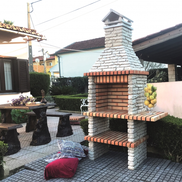 Rock Barbecue 128*57*245 cm with 1 Shelf, Stained Brick/Black Finish - Image 2